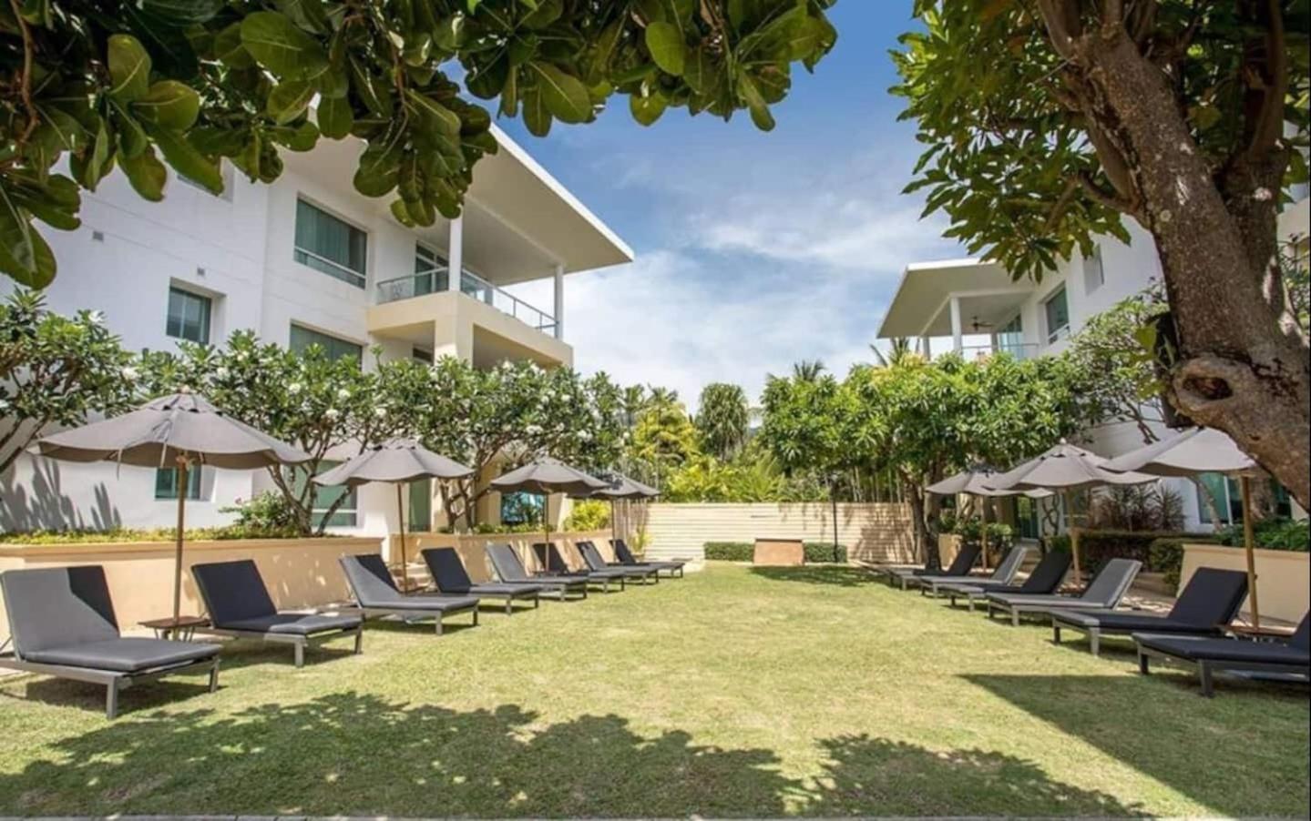 Karon Seaview Beachfront - 2 BR Apartment At Paradox Residence