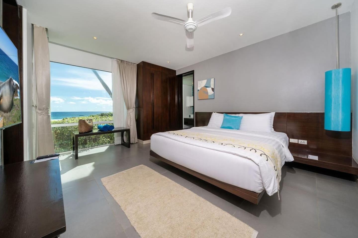 Karon Seaview Beachfront - 2 BR Apartment At Paradox Residence