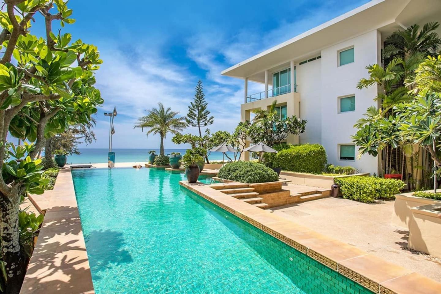 Karon Seaview Beachfront - 2 BR Apartment At Paradox Residence