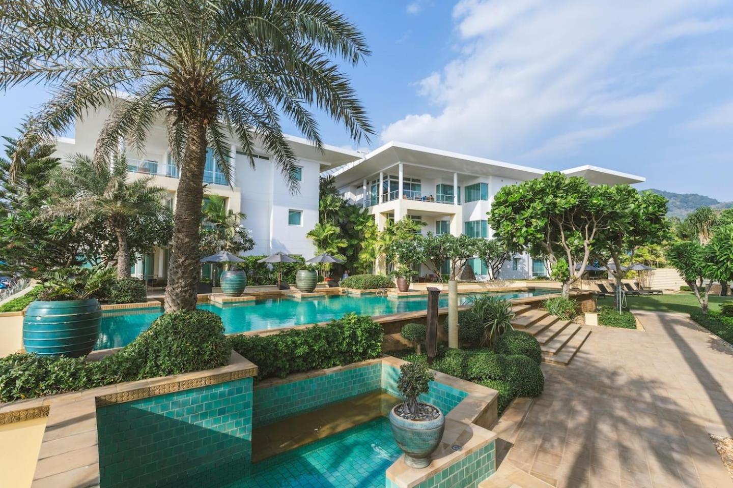 Karon Seaview Beachfront - 2 BR Apartment At Paradox Residence