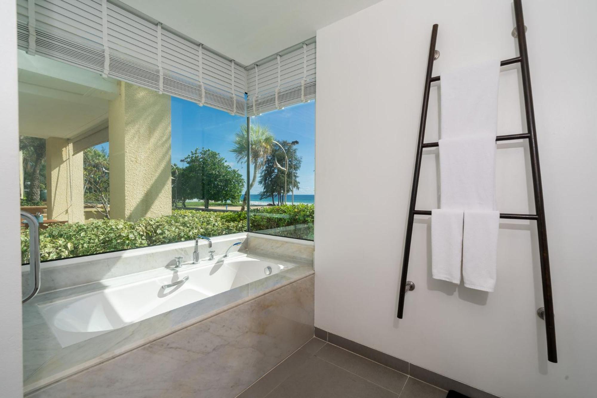 Karon Seaview Beachfront - 2 BR Apartment At Paradox Residence