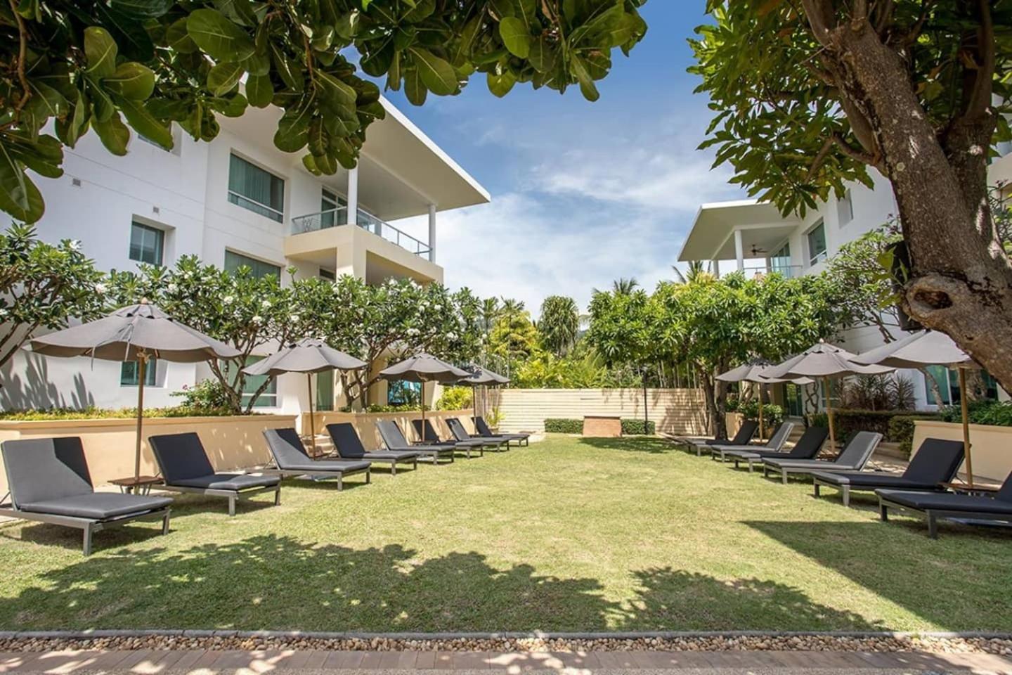 Karon Seaview Beachfront - 2 BR Apartment At Paradox Residence