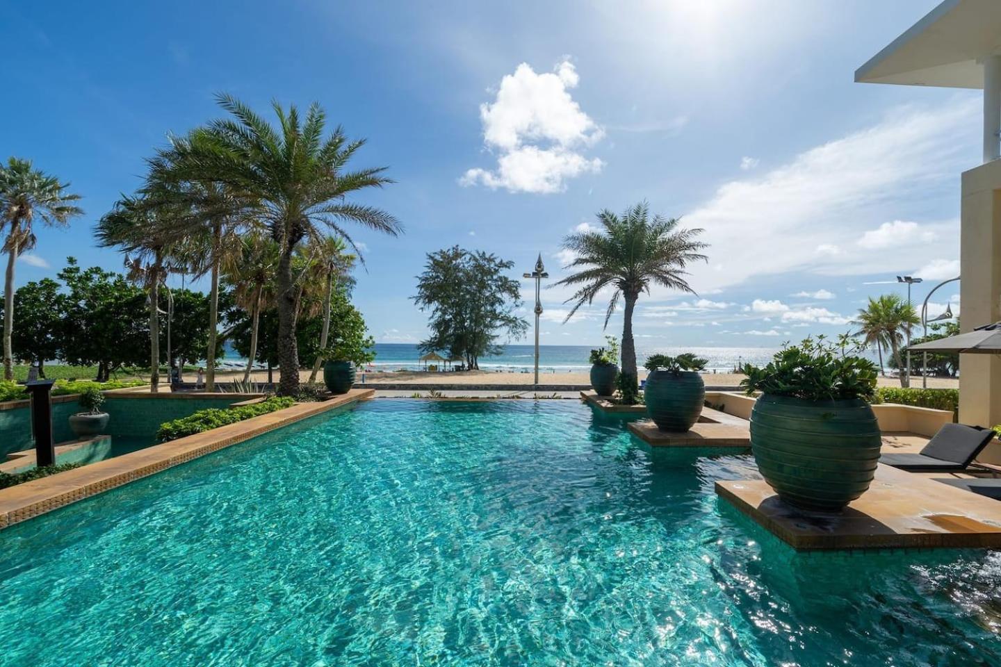 Karon Seaview Beachfront - 2 BR Apartment At Paradox Residence