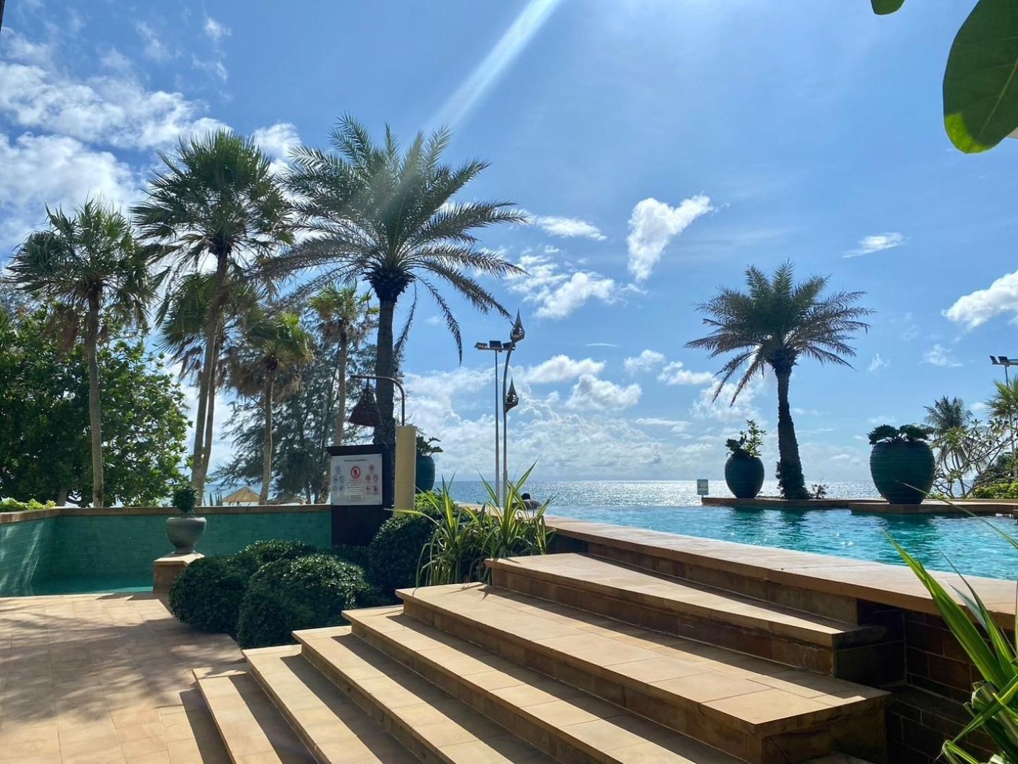 Karon Seaview Beachfront - 2 BR Apartment At Paradox Residence