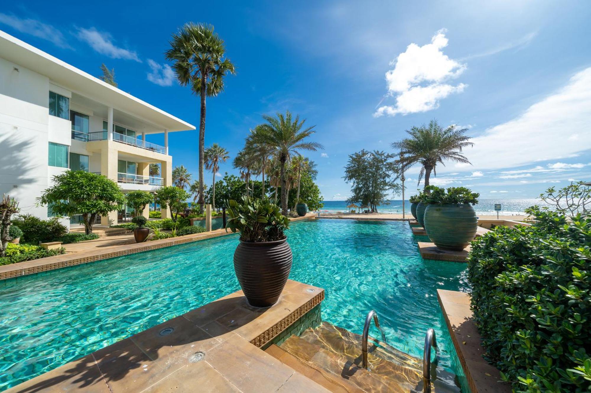 Karon Seaview Beachfront - 2 BR Apartment At Paradox Residence