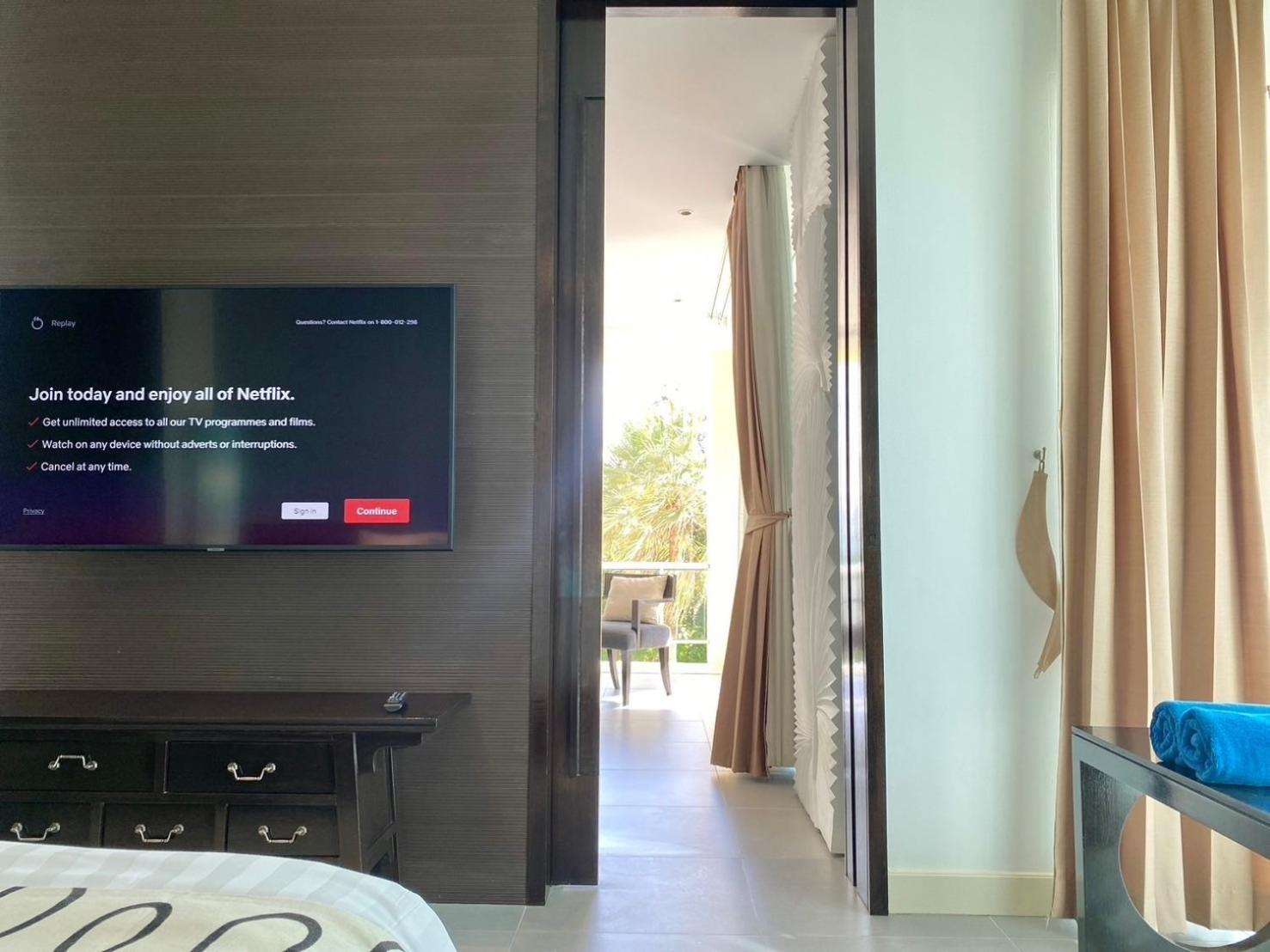 Karon Seaview Beachfront - 2 BR Apartment At Paradox Residence