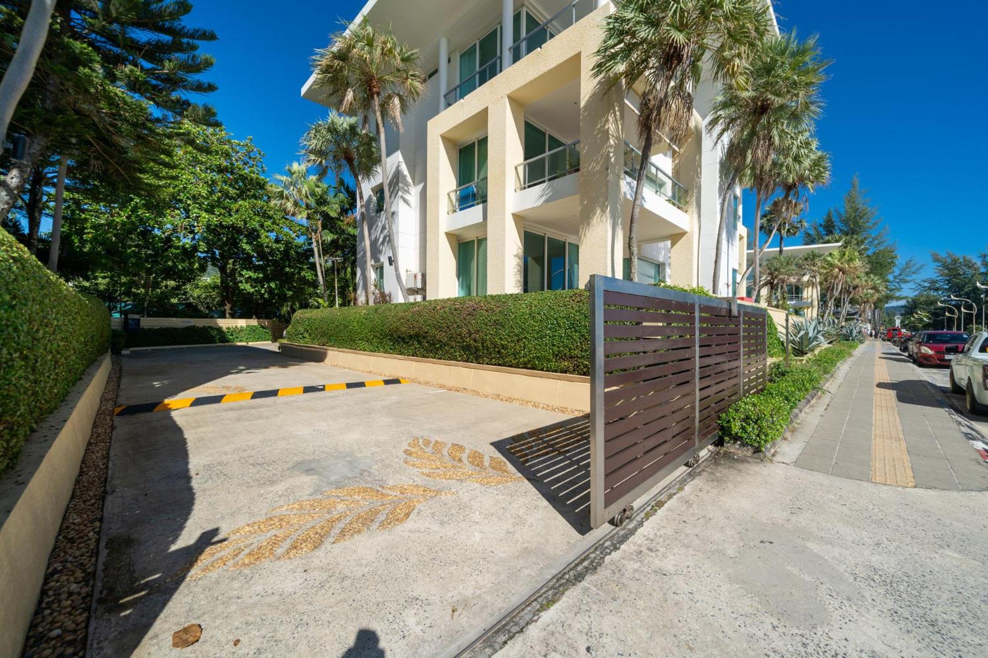 Karon Seaview Beachfront - 2 BR Apartment At Paradox Residence