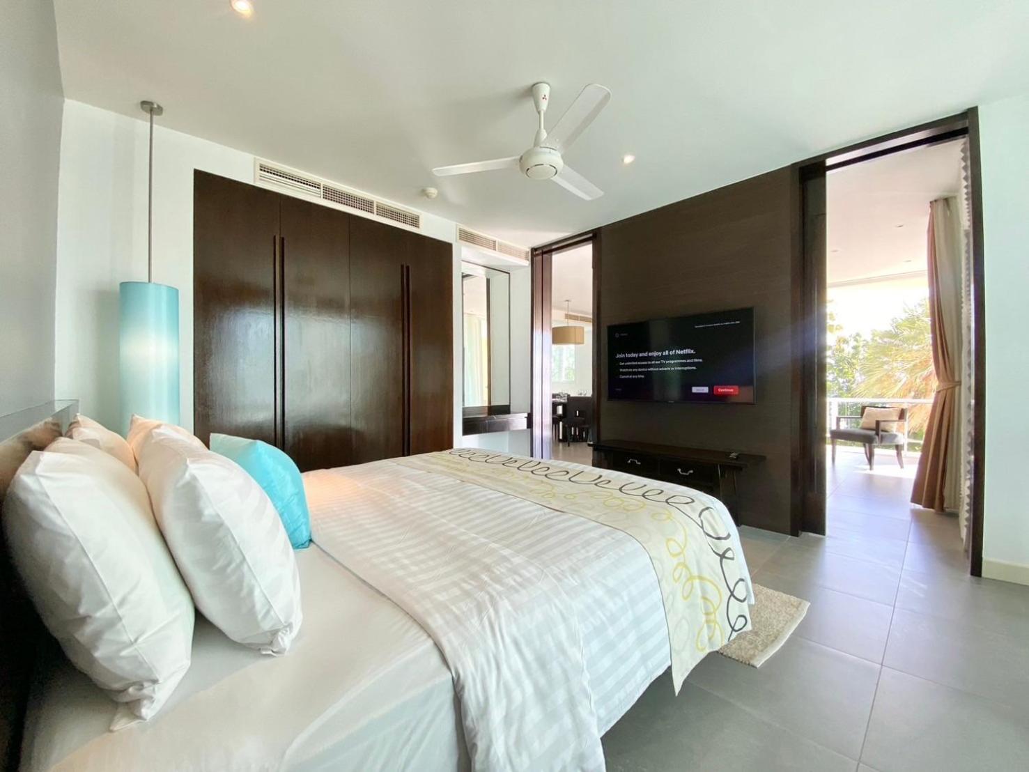 Karon Seaview Beachfront - 2 BR Apartment At Paradox Residence
