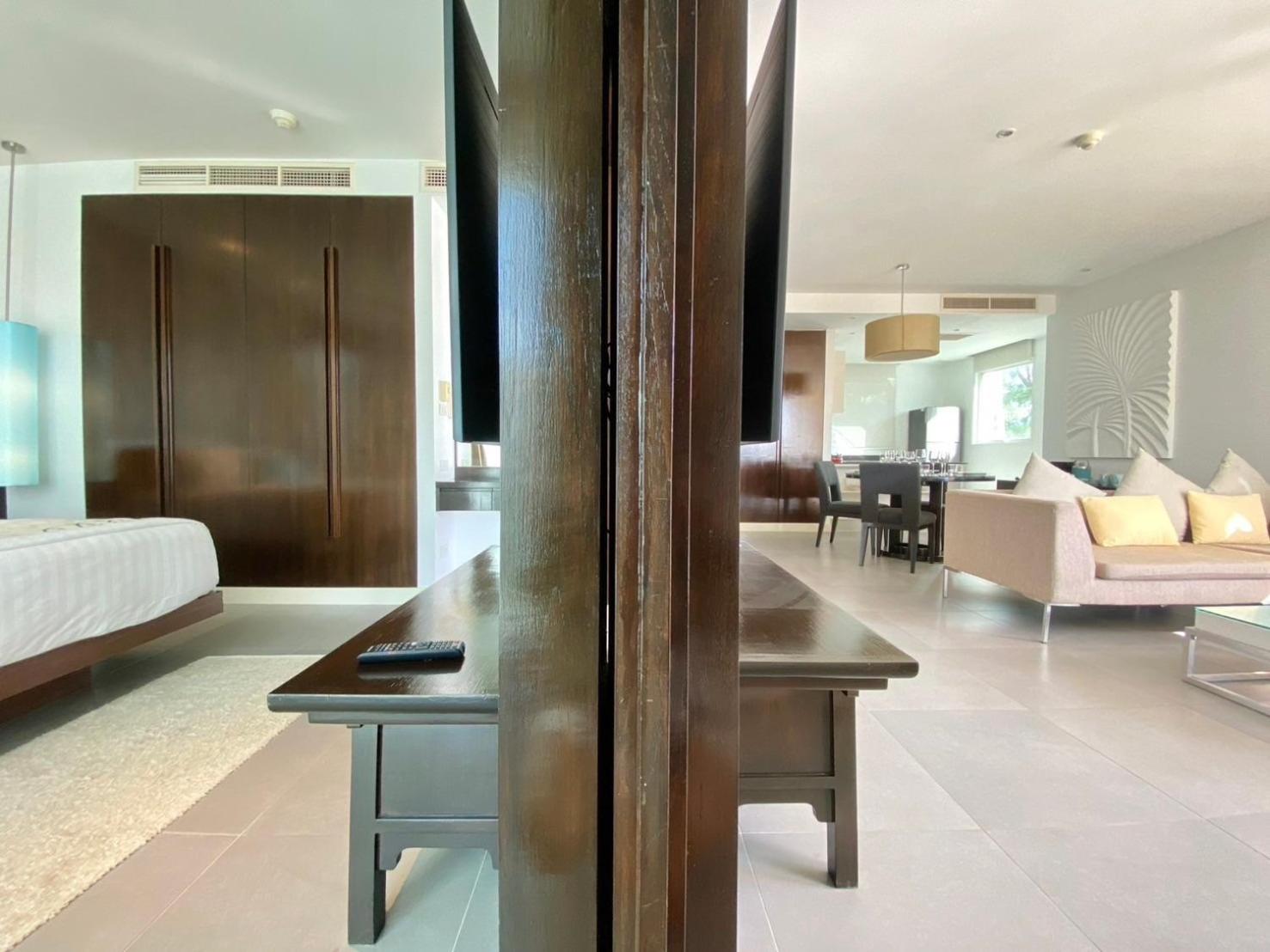 Karon Seaview Beachfront - 2 BR Apartment At Paradox Residence