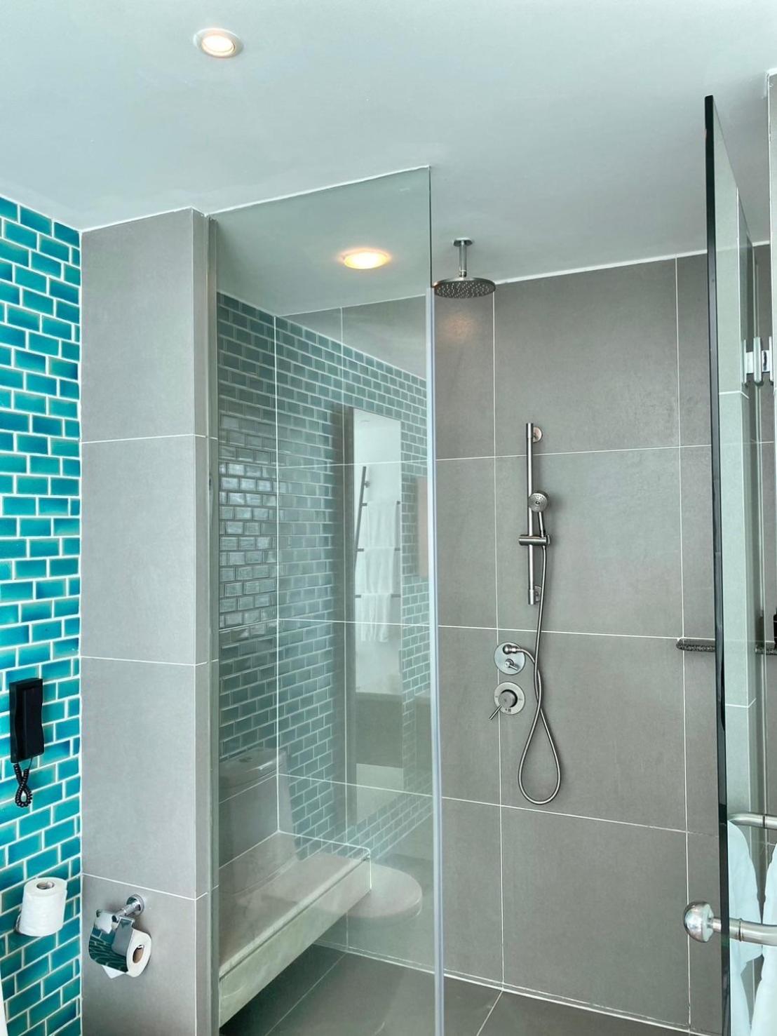 Karon Seaview Beachfront - 2 BR Apartment At Paradox Residence