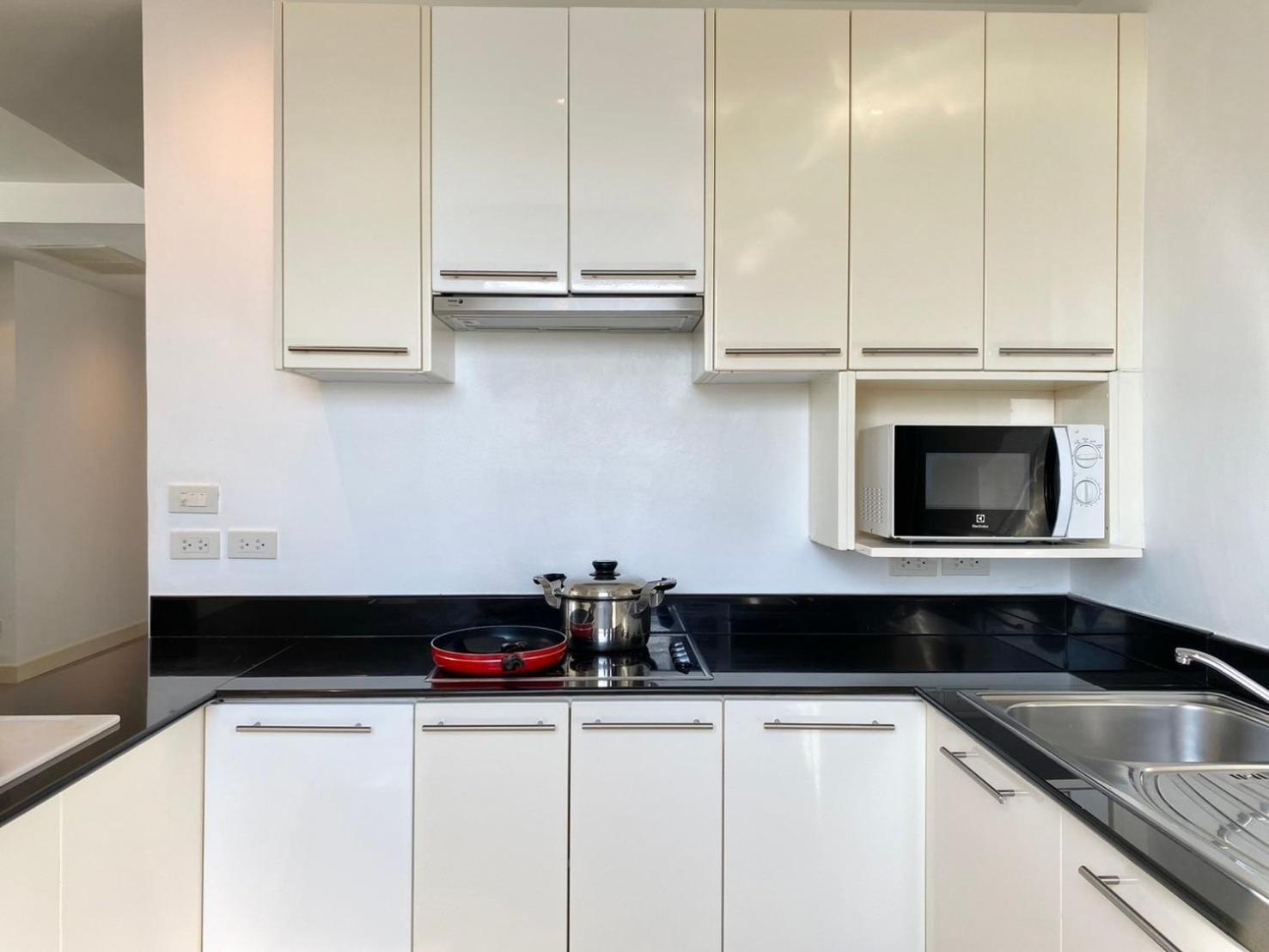Karon Seaview Beachfront - 2 BR Apartment At Paradox Residence