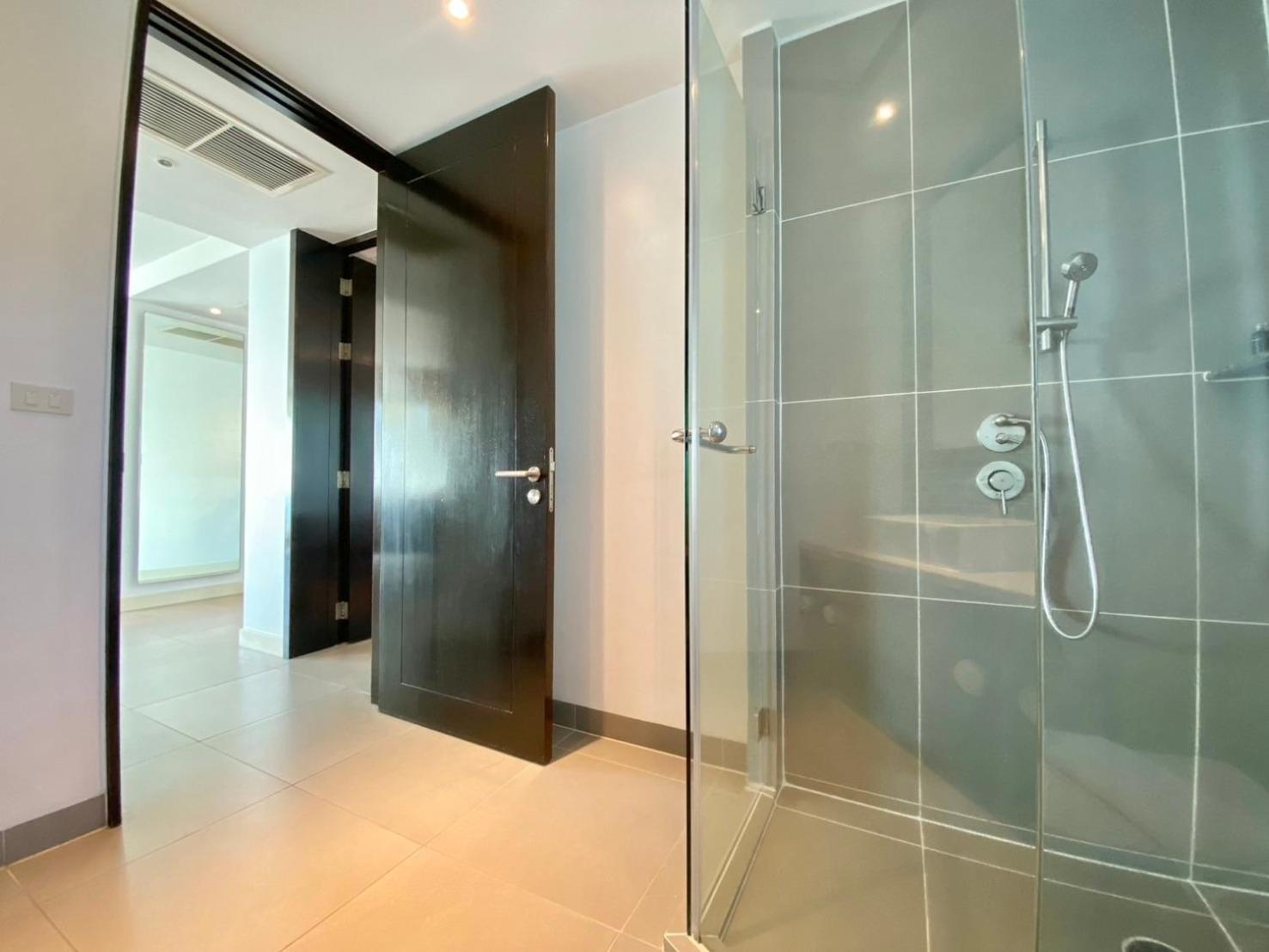Karon Seaview Beachfront - 2 BR Apartment At Paradox Residence