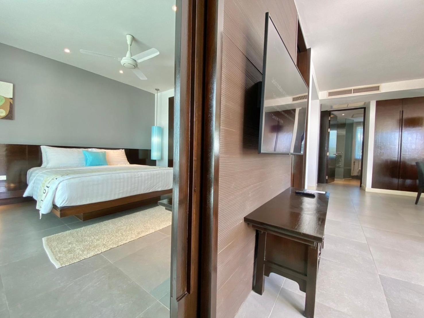 Karon Seaview Beachfront - 2 BR Apartment At Paradox Residence