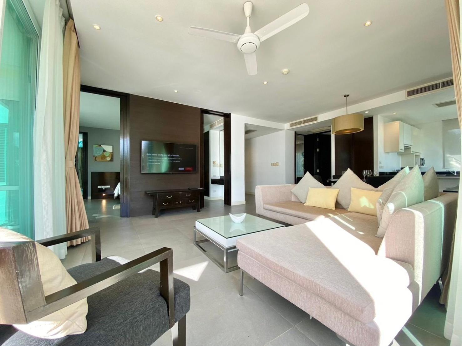 Karon Seaview Beachfront - 2 BR Apartment At Paradox Residence