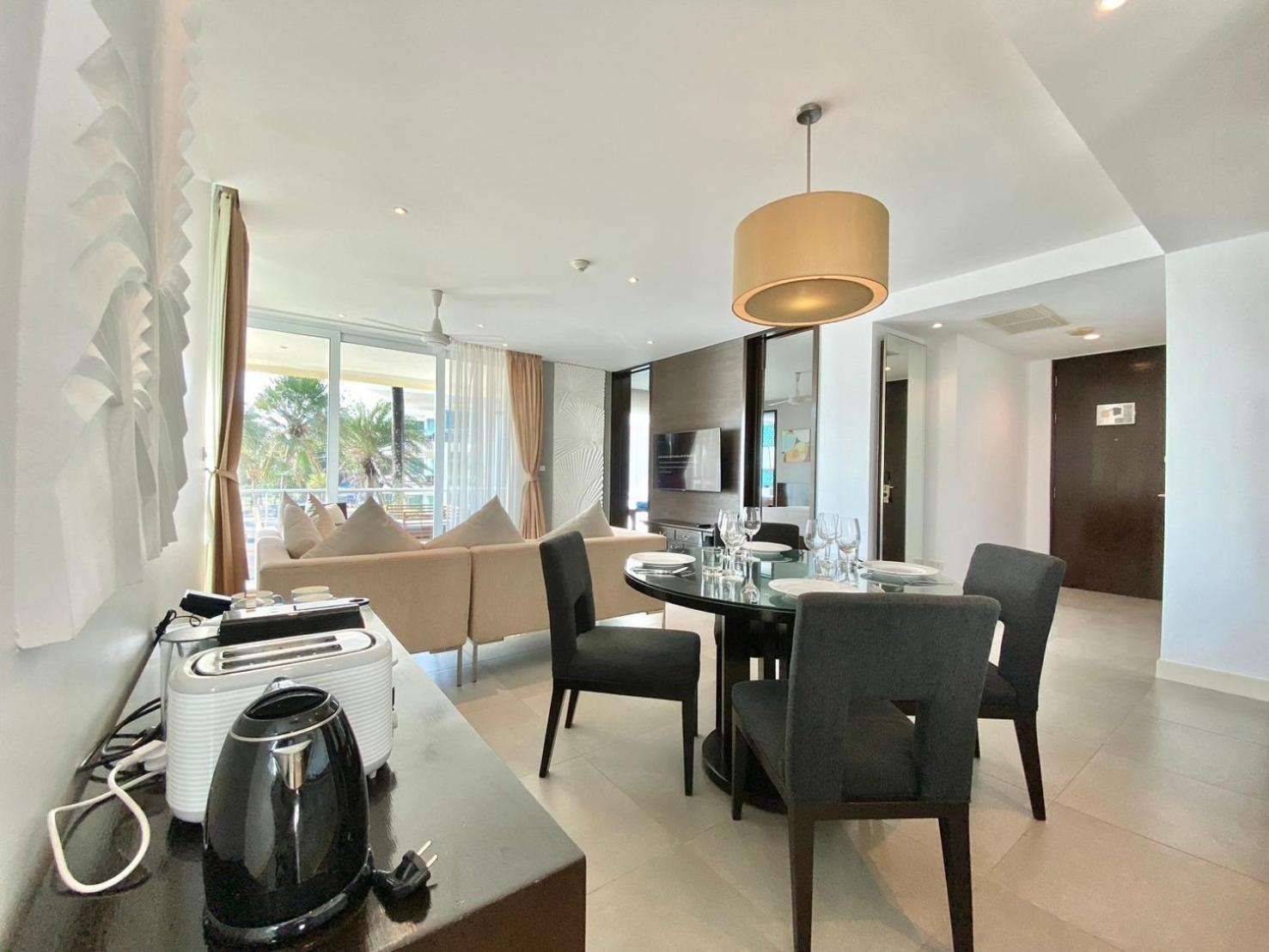 Karon Seaview Beachfront - 2 BR Apartment At Paradox Residence