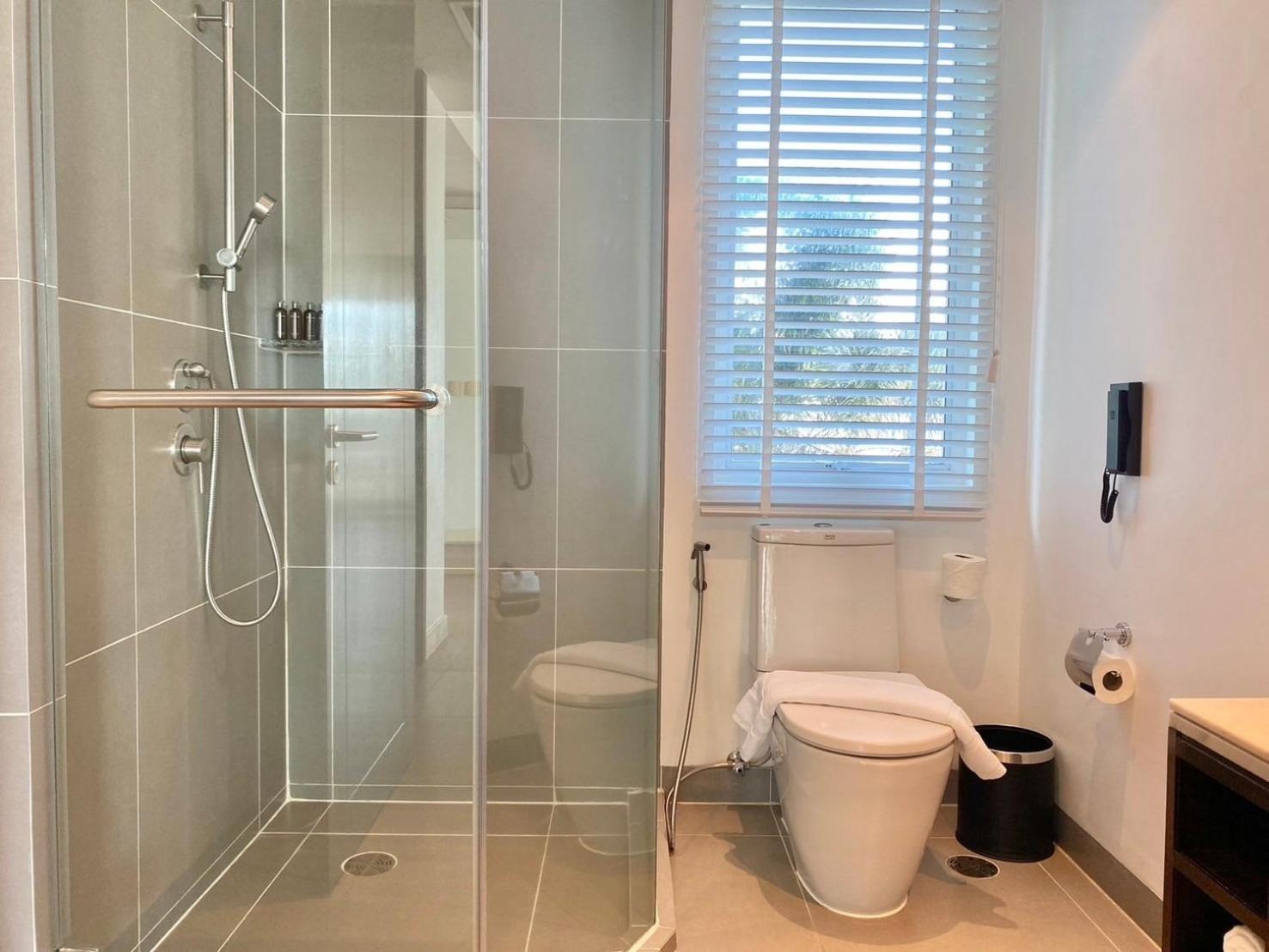Karon Seaview Beachfront - 2 BR Apartment At Paradox Residence