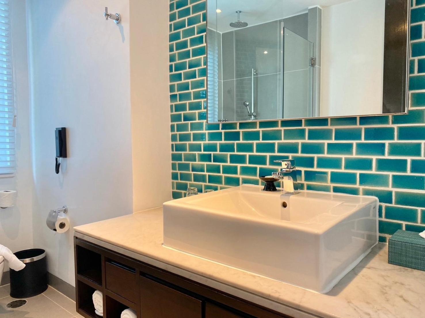 Karon Seaview Beachfront - 2 BR Apartment At Paradox Residence