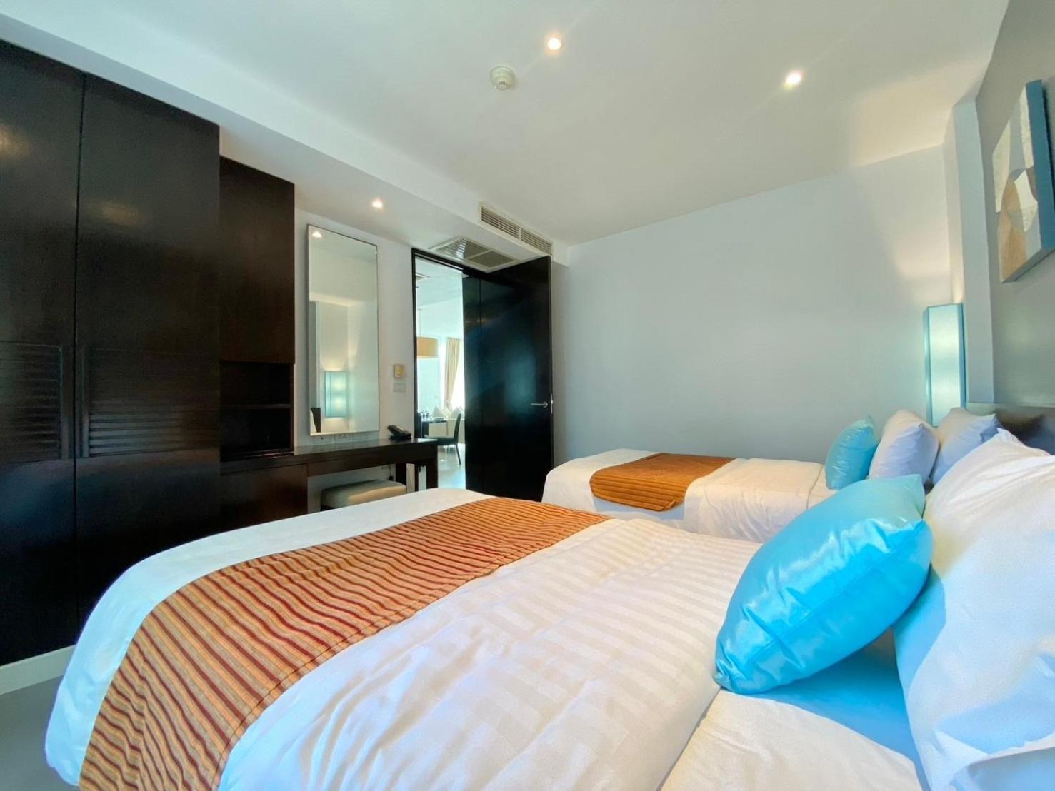Karon Seaview Beachfront - 2 BR Apartment At Paradox Residence