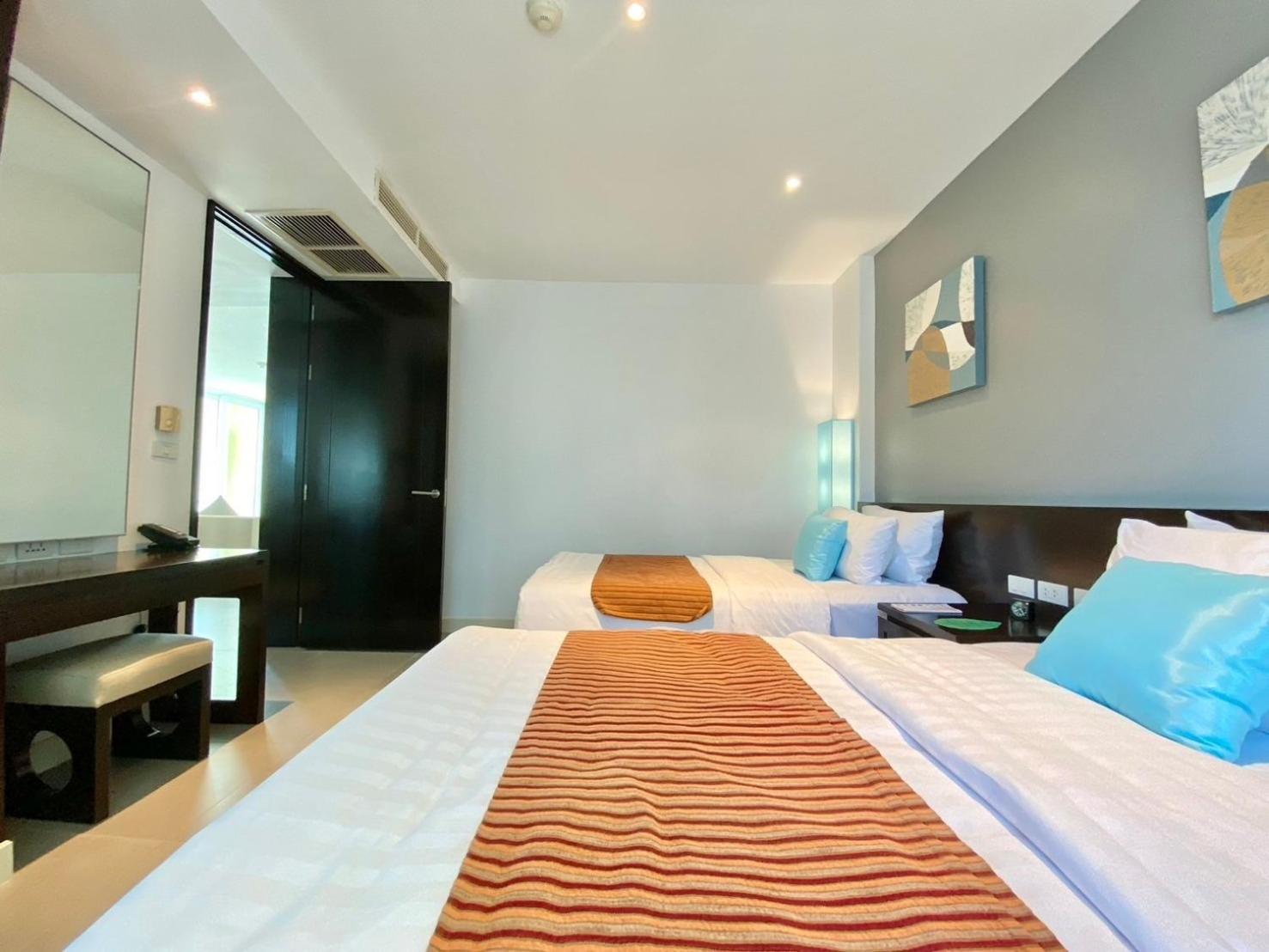 Karon Seaview Beachfront - 2 BR Apartment At Paradox Residence