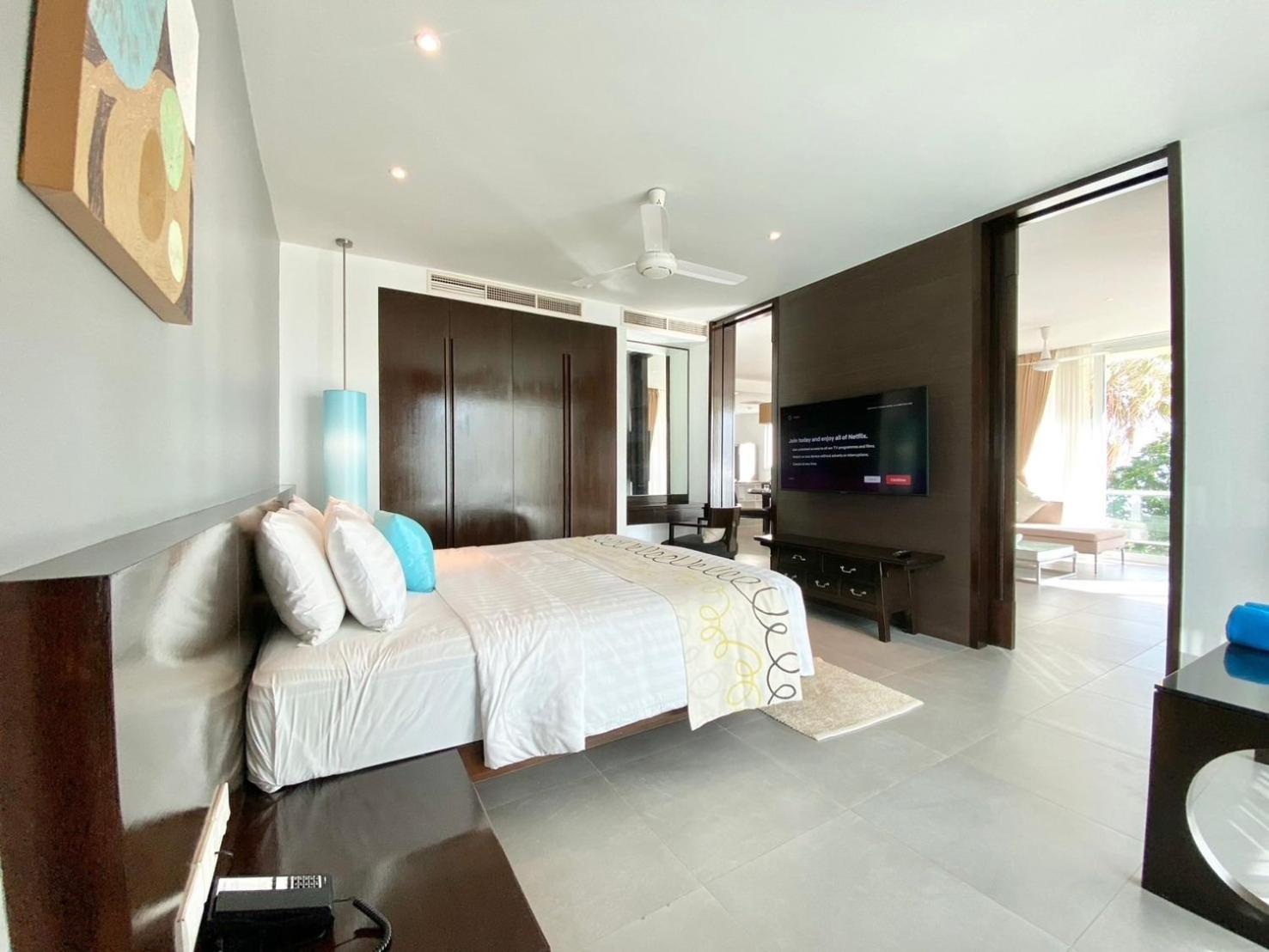 Karon Seaview Beachfront - 2 BR Apartment At Paradox Residence