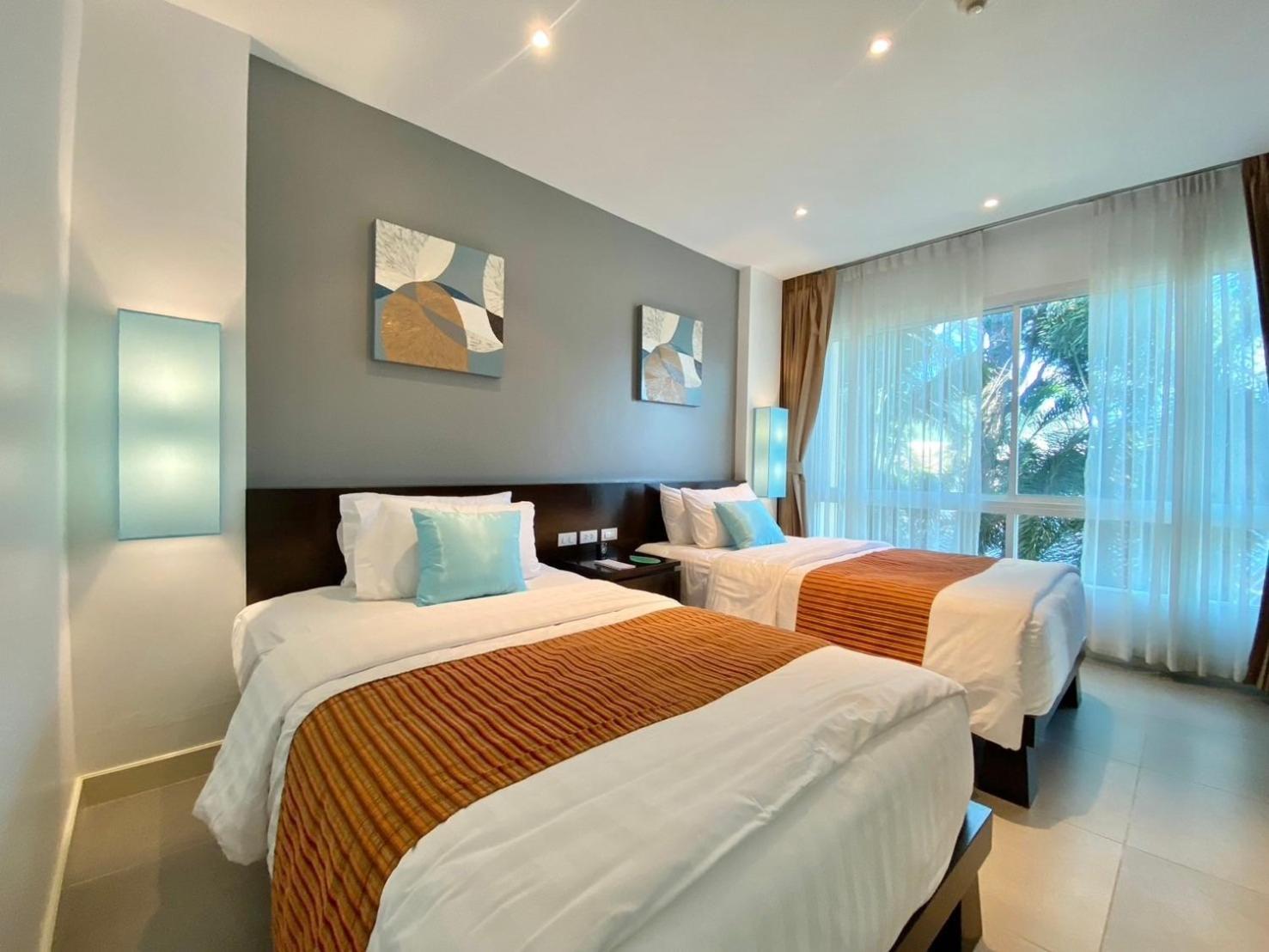 Karon Seaview Beachfront - 2 BR Apartment At Paradox Residence