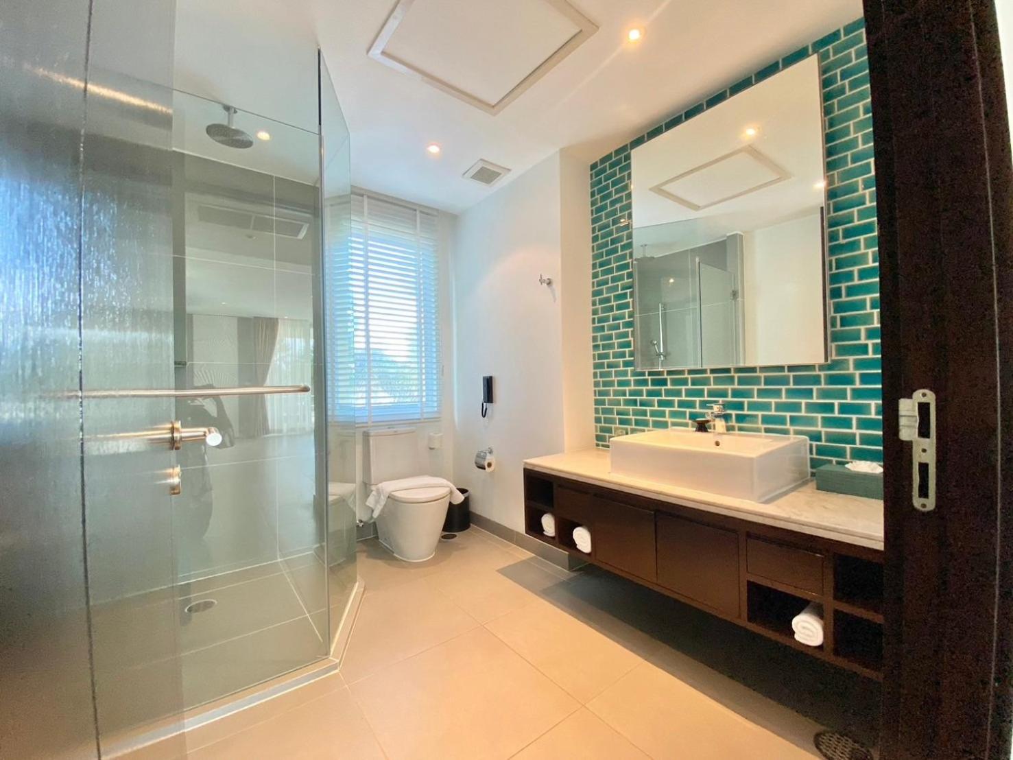 Karon Seaview Beachfront - 2 BR Apartment At Paradox Residence