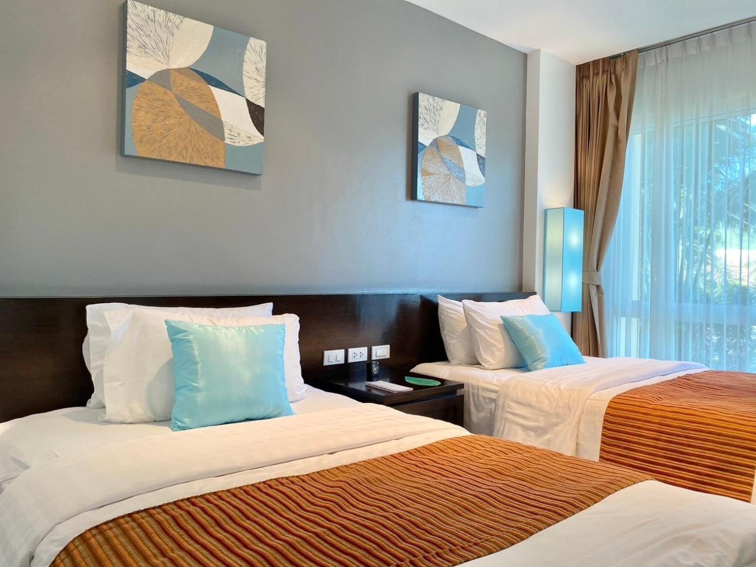 Karon Seaview Beachfront - 2 BR Apartment At Paradox Residence