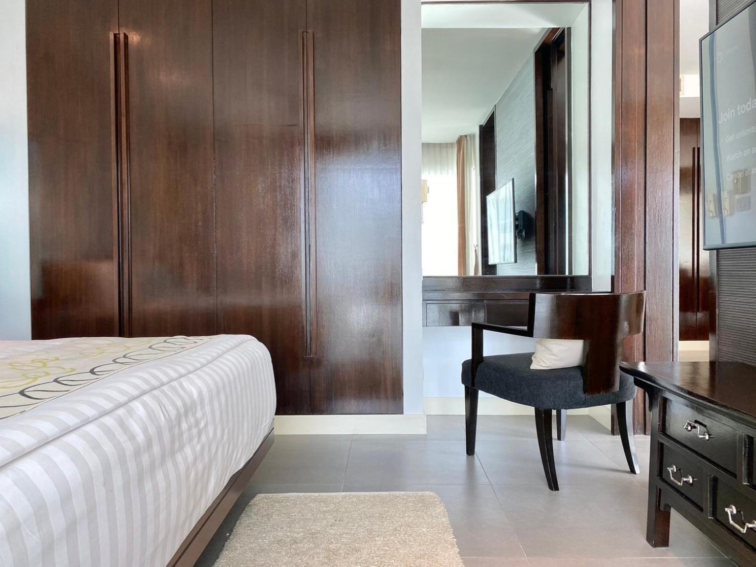Karon Seaview Beachfront - 2 BR Apartment At Paradox Residence