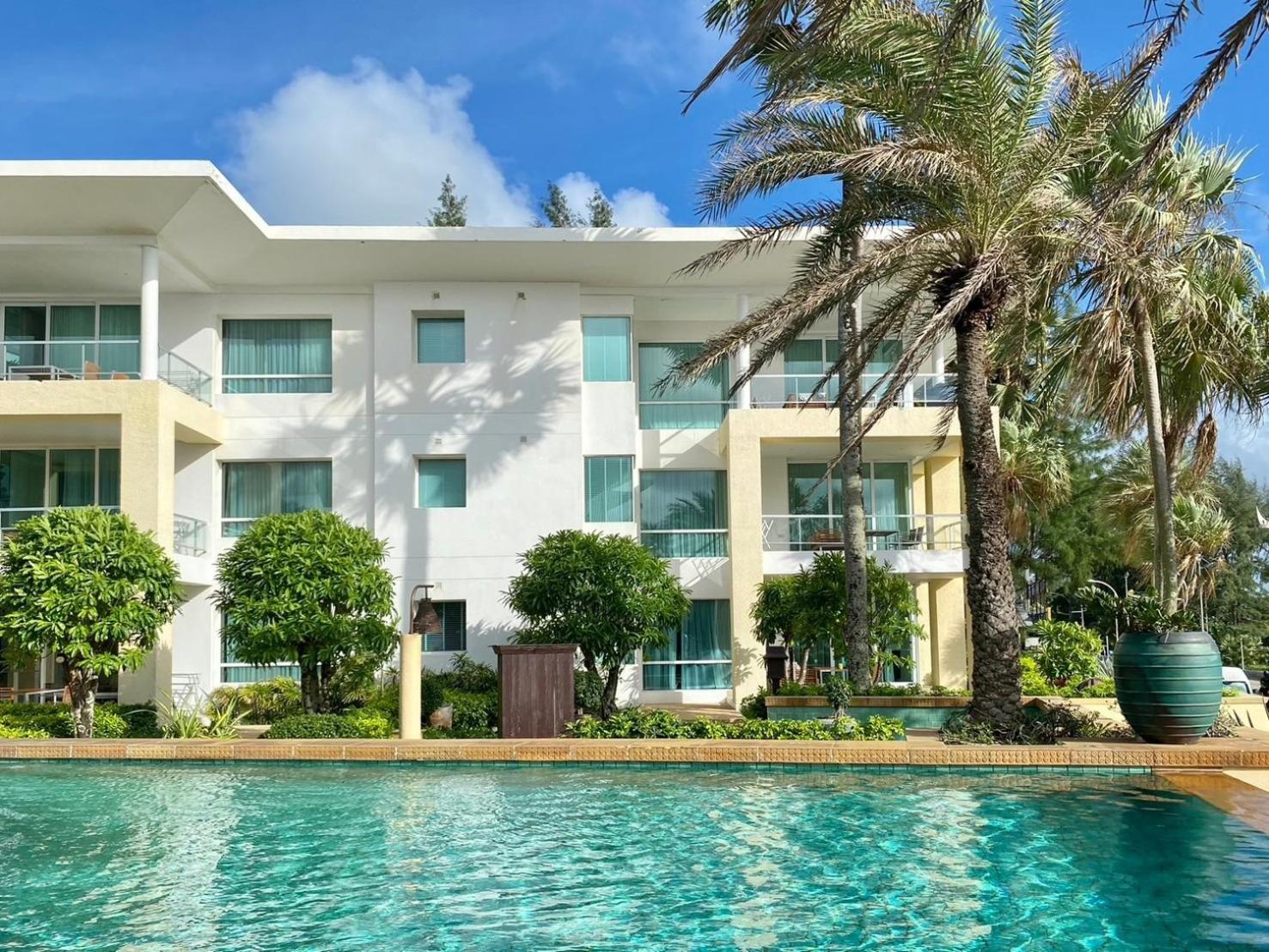 Karon Seaview Beachfront - 2 BR Apartment At Paradox Residence