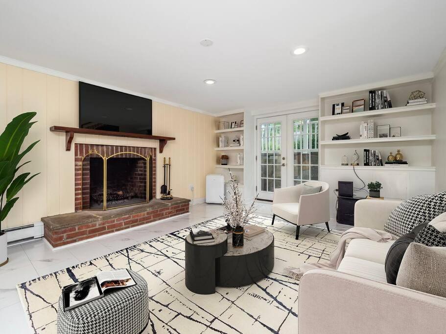 New Canaan's Downtown Retreat - Property Image 1