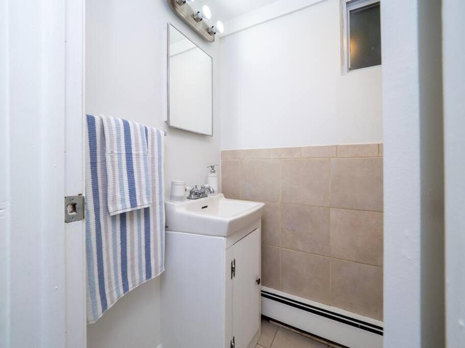New Canaan's Downtown Retreat - Property Image 6