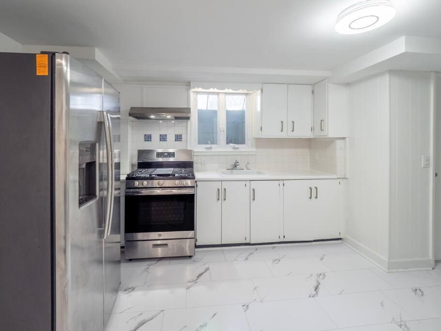 New Canaan's Downtown Retreat - Property Image 8