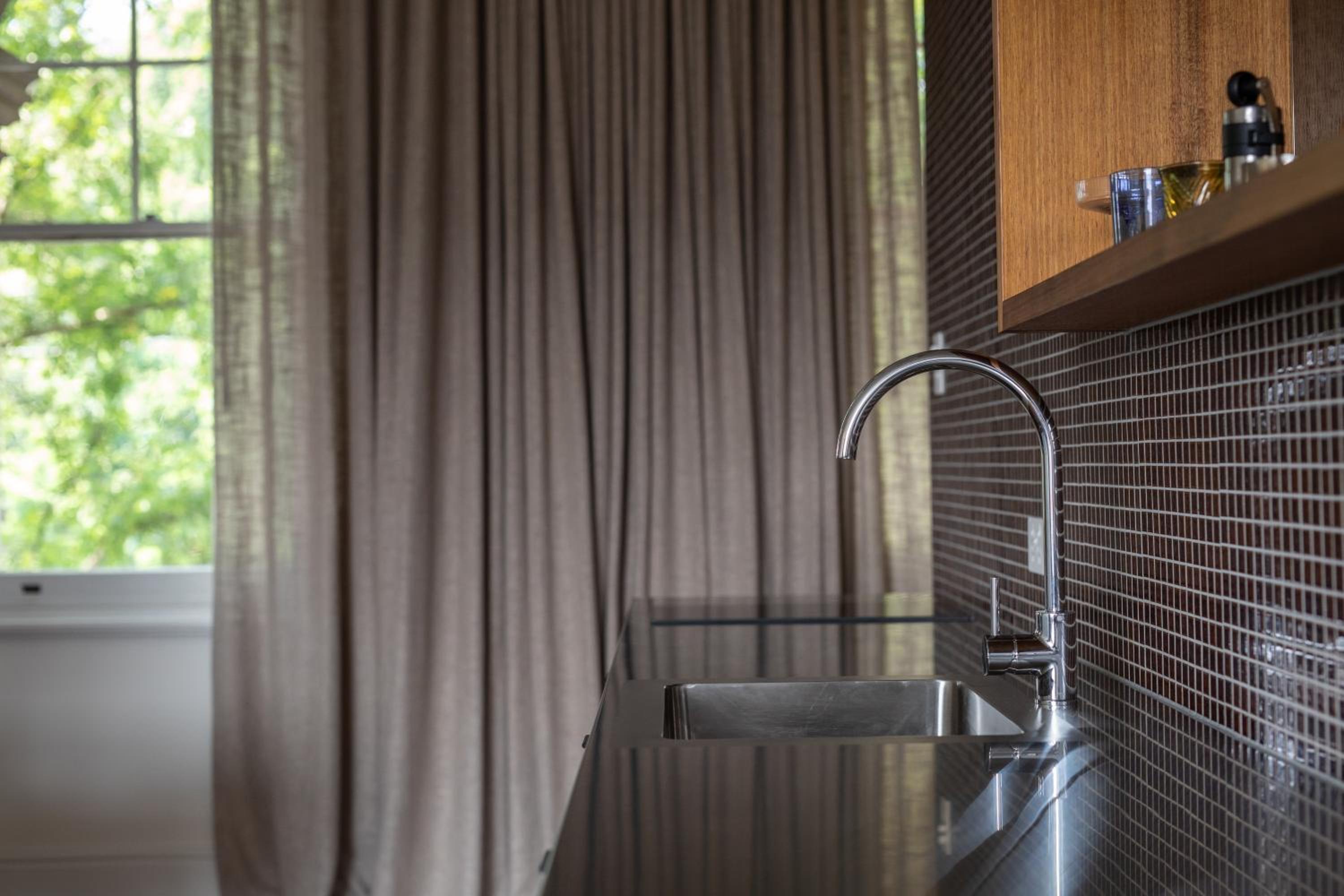 Le Salon Luxury Apartment Stay in Launceston