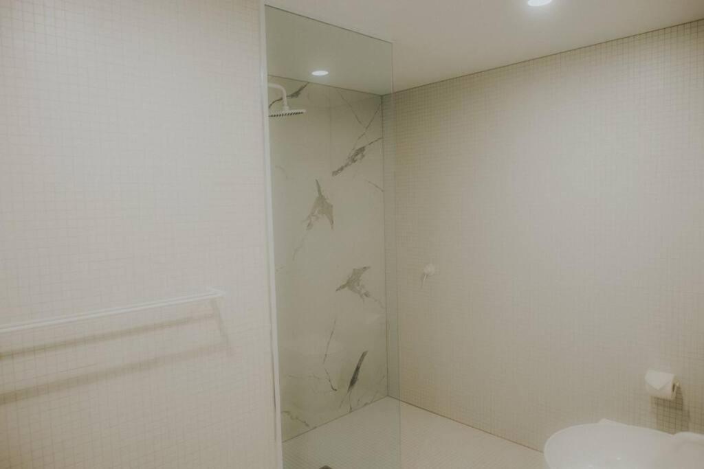 Modern 2 BR Apartment at City with Free Parking
