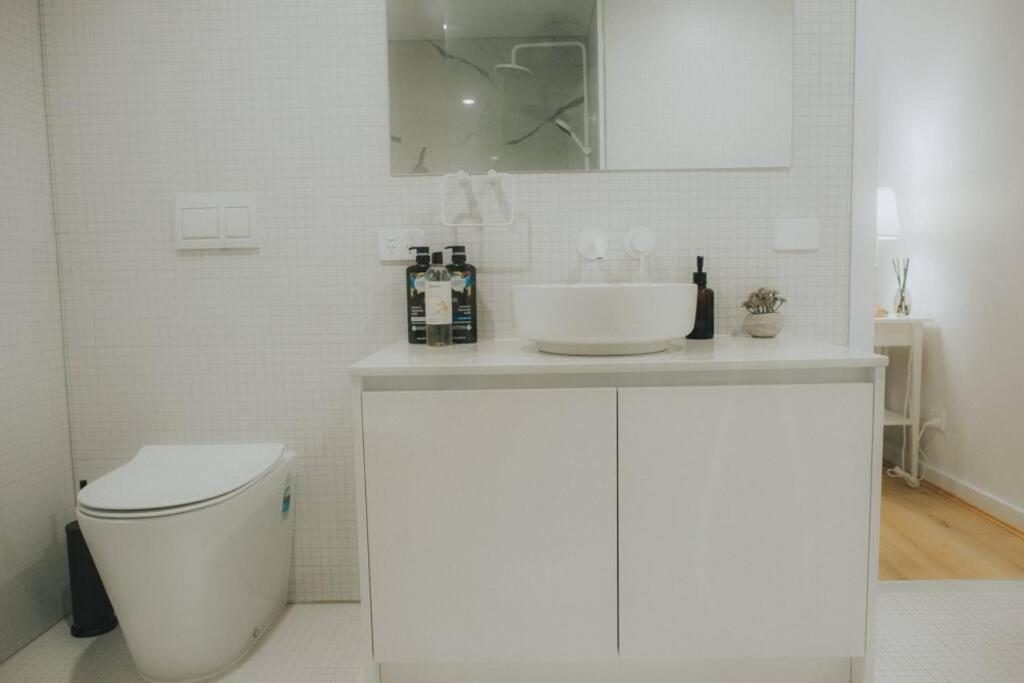 Modern 2 BR Apartment at City with Free Parking