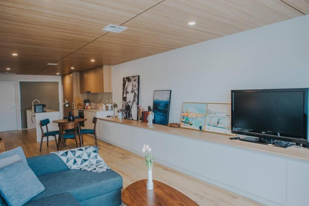 Modern 2 BR Apartment at City with Free Parking