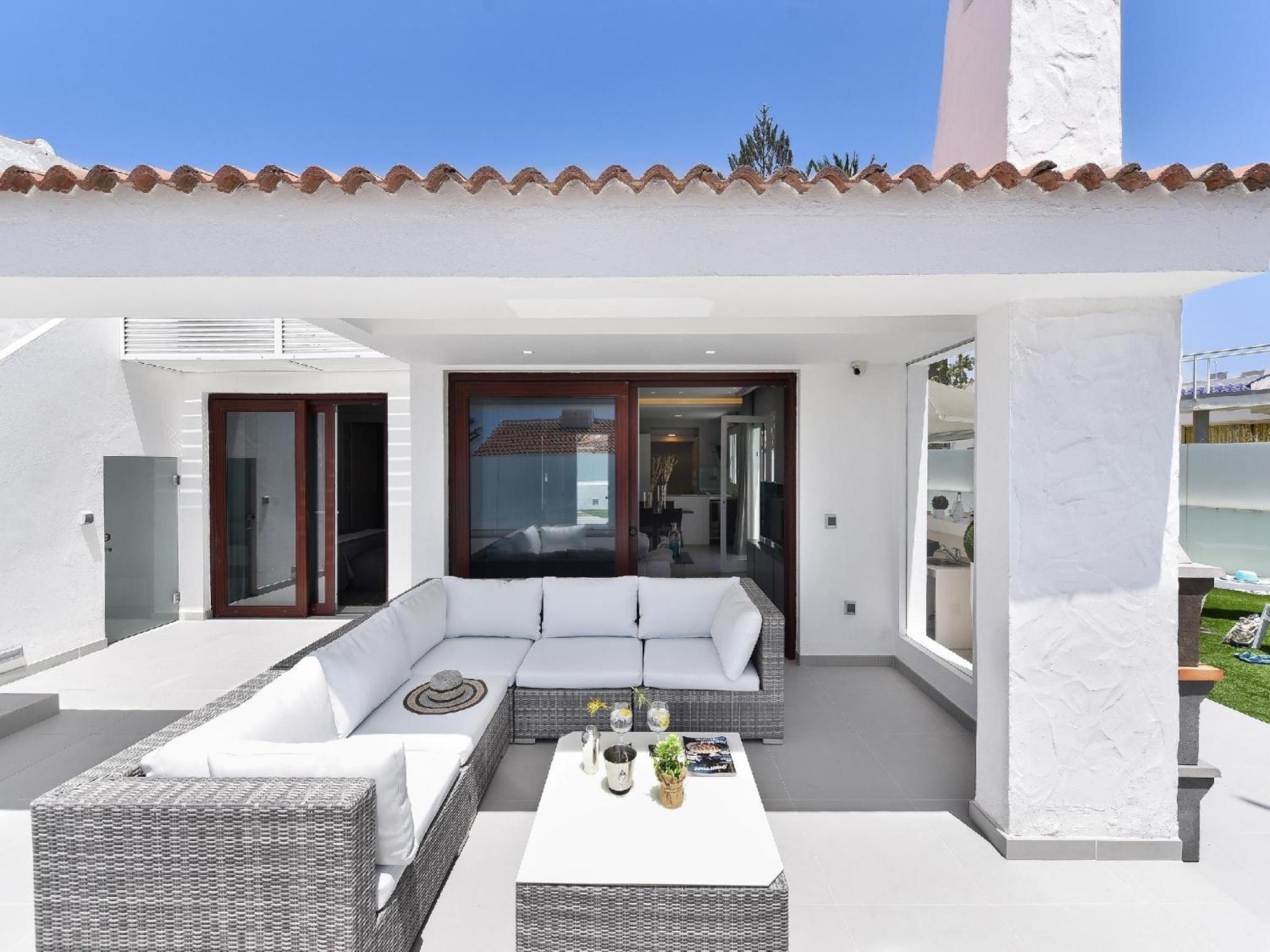 Villa Playa Del Ingles Vista | Luxury Retreat in Gran Canaria | Private Heated Pool | Garden Terrace & BBQ | Rooftop Solarium with Sea Views | Prime Locati view 4