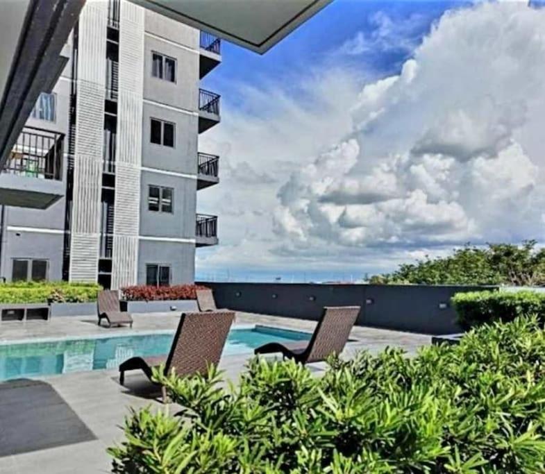 Ysella Suite Alexa-Powered Stay In Northgate, Alabang view 3