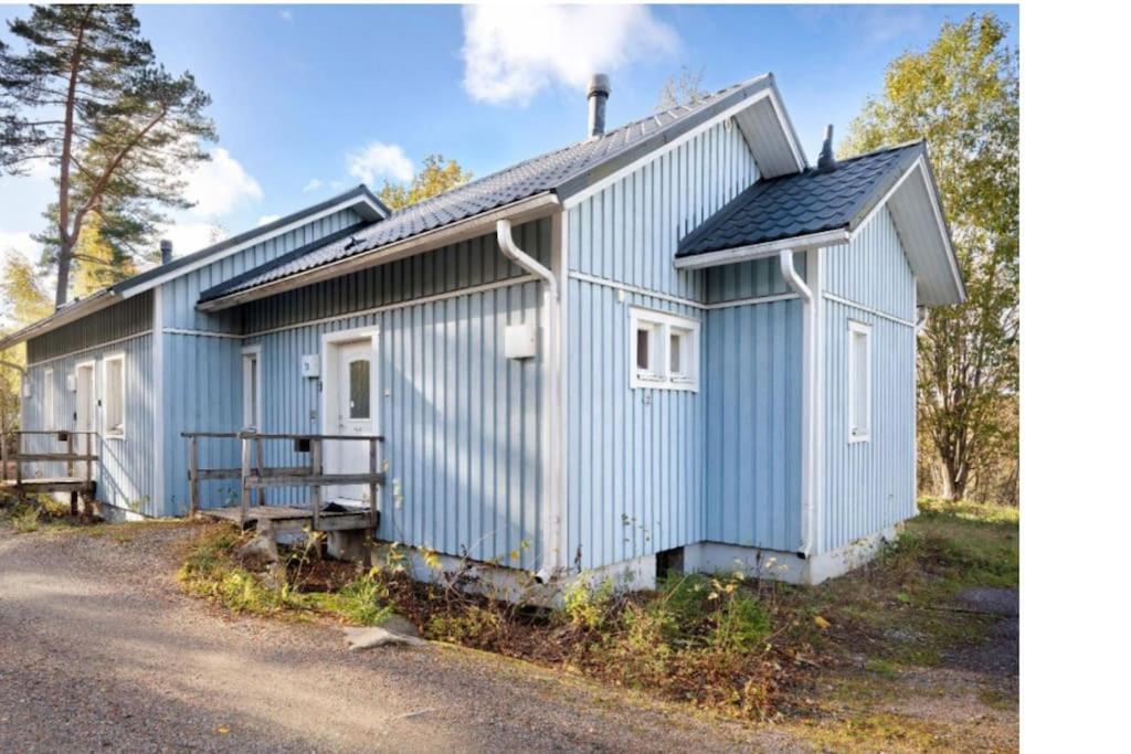 Huvila saunalla ja paljulla Korpilammen rannalla