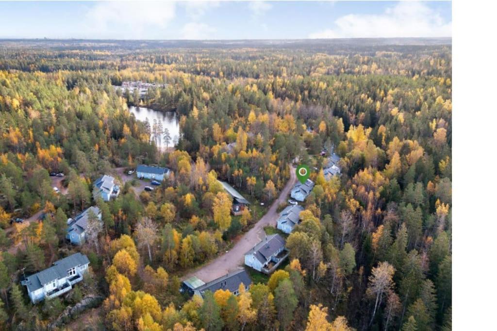 Huvila saunalla ja paljulla Korpilammen rannalla