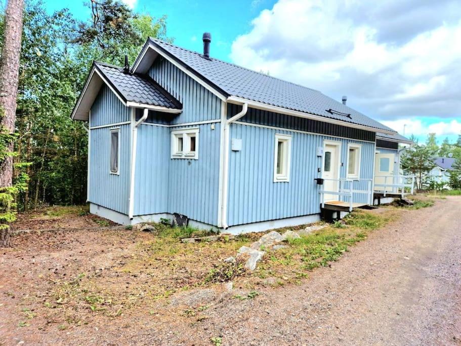 Huvila saunalla ja paljulla Korpilammen rannalla