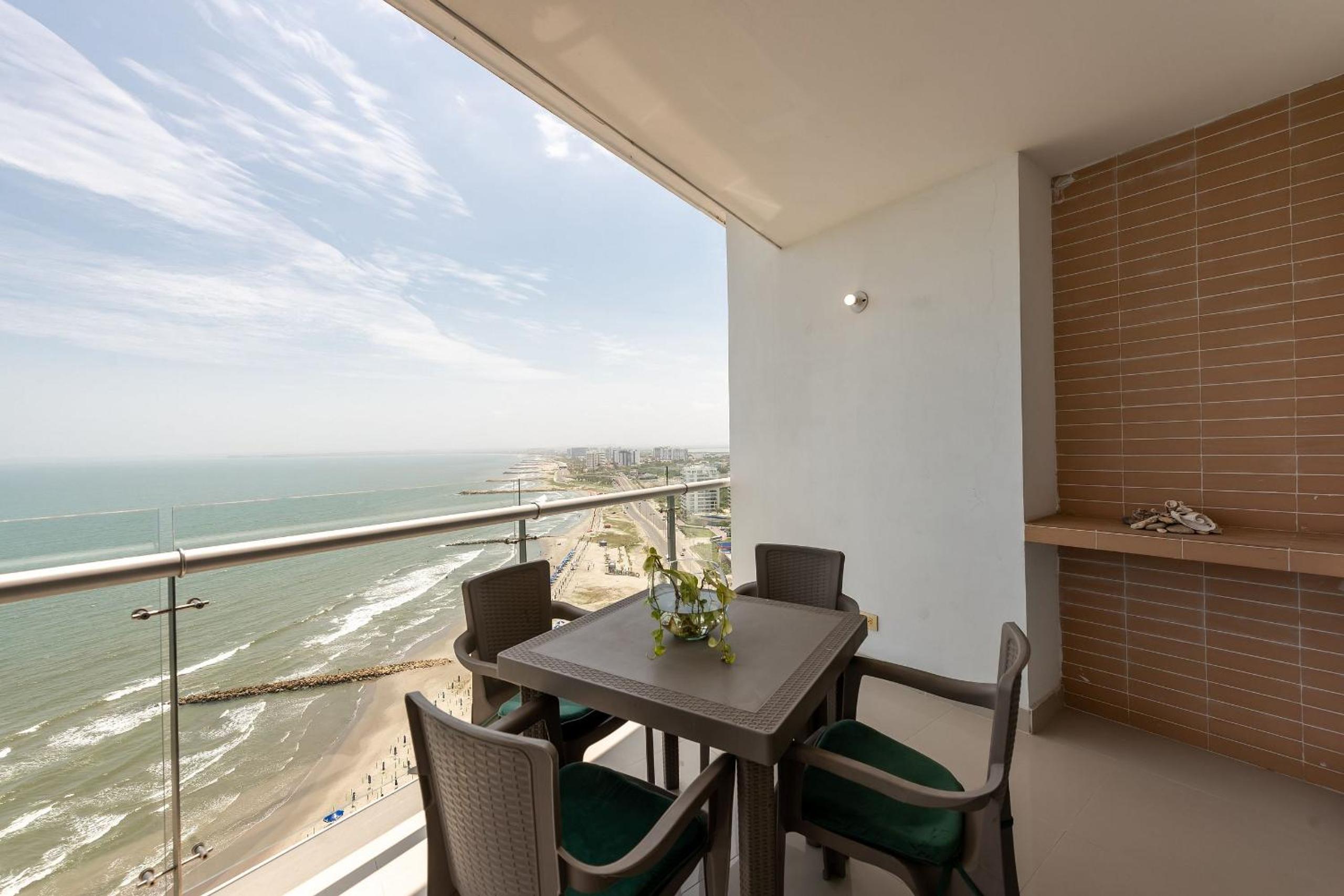 Amplios Aptos de Lujo Frente a la Playa a 5 Minutos del Centro y del Aeropuerto, en Edificio con Piscina, Jacuzzi, Sauna, Gimnasio, Turco y Seguridad las 2