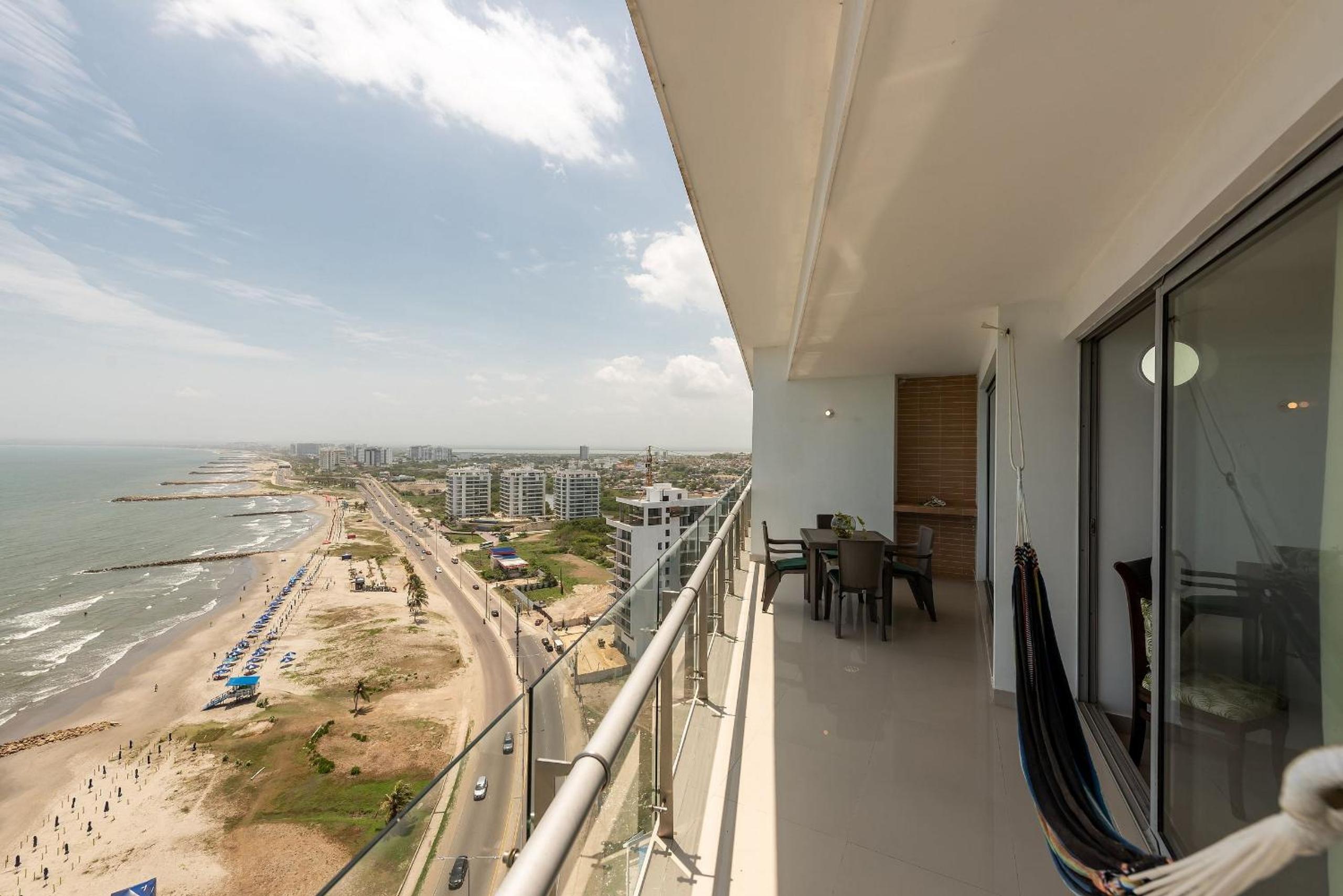 Amplios Aptos de Lujo Frente a la Playa a 5 Minutos del Centro y del Aeropuerto, en Edificio con Piscina, Jacuzzi, Sauna, Gimnasio, Turco y Seguridad las 2