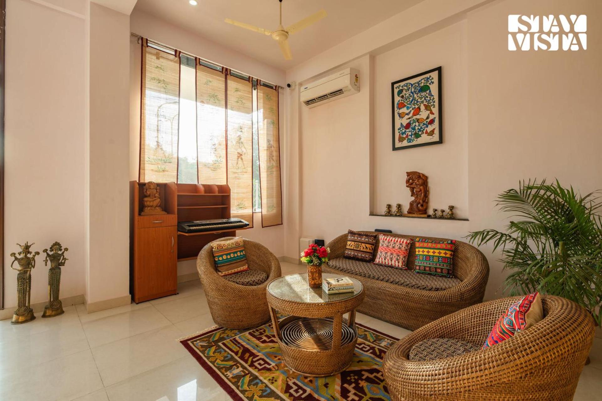 StayVista at Kurjaan Art Haven - TV, AC & WiFi view 2