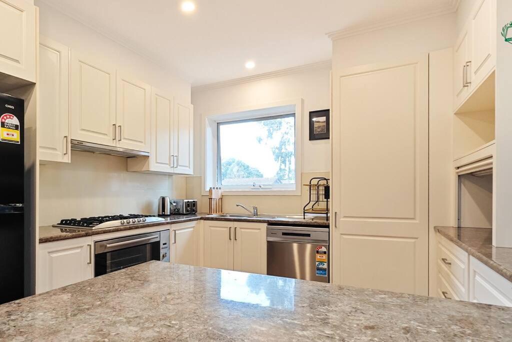 5-Bed Haven Eastern Retreat