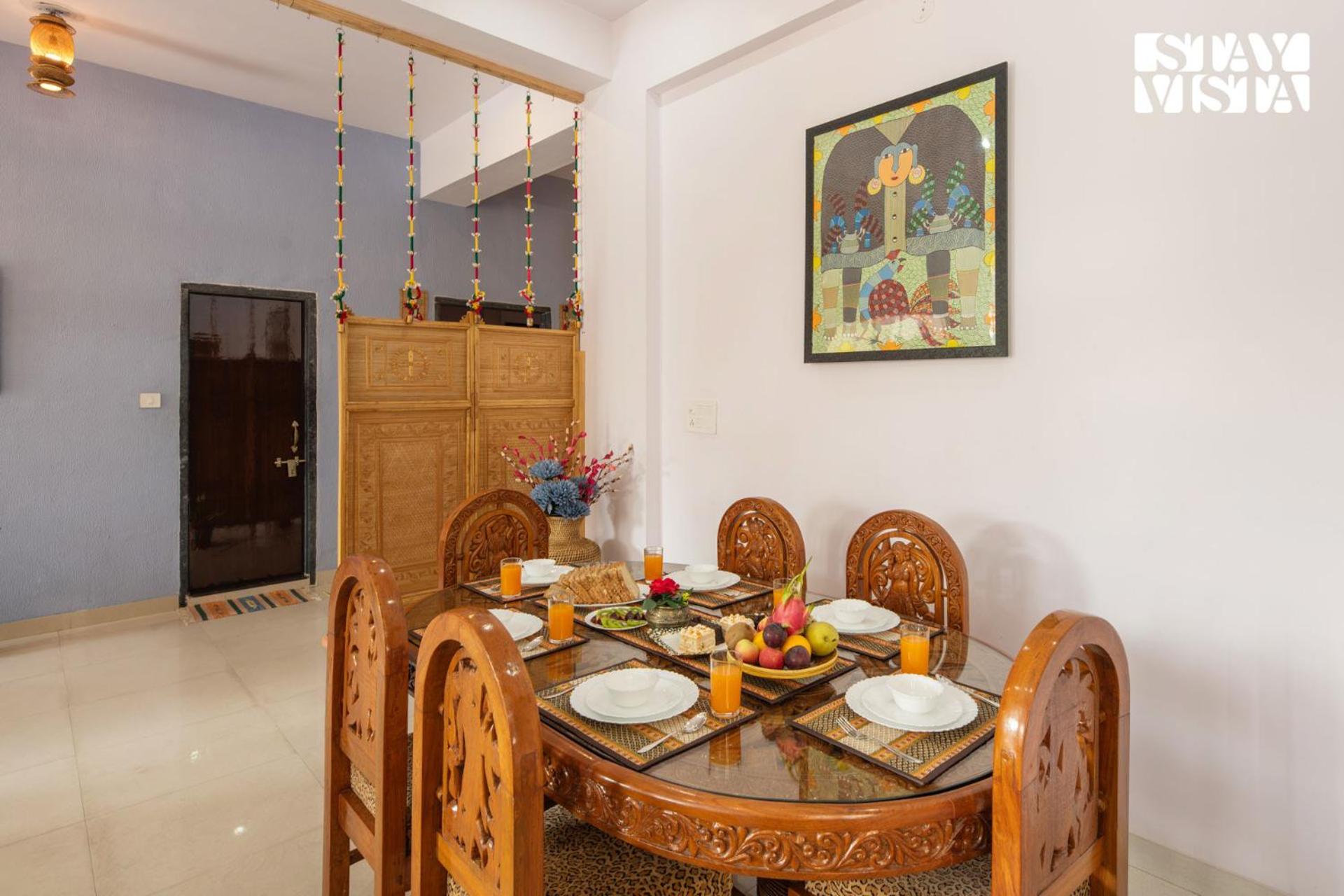 StayVista at Kurjaan Art Haven - TV, AC & WiFi view 5