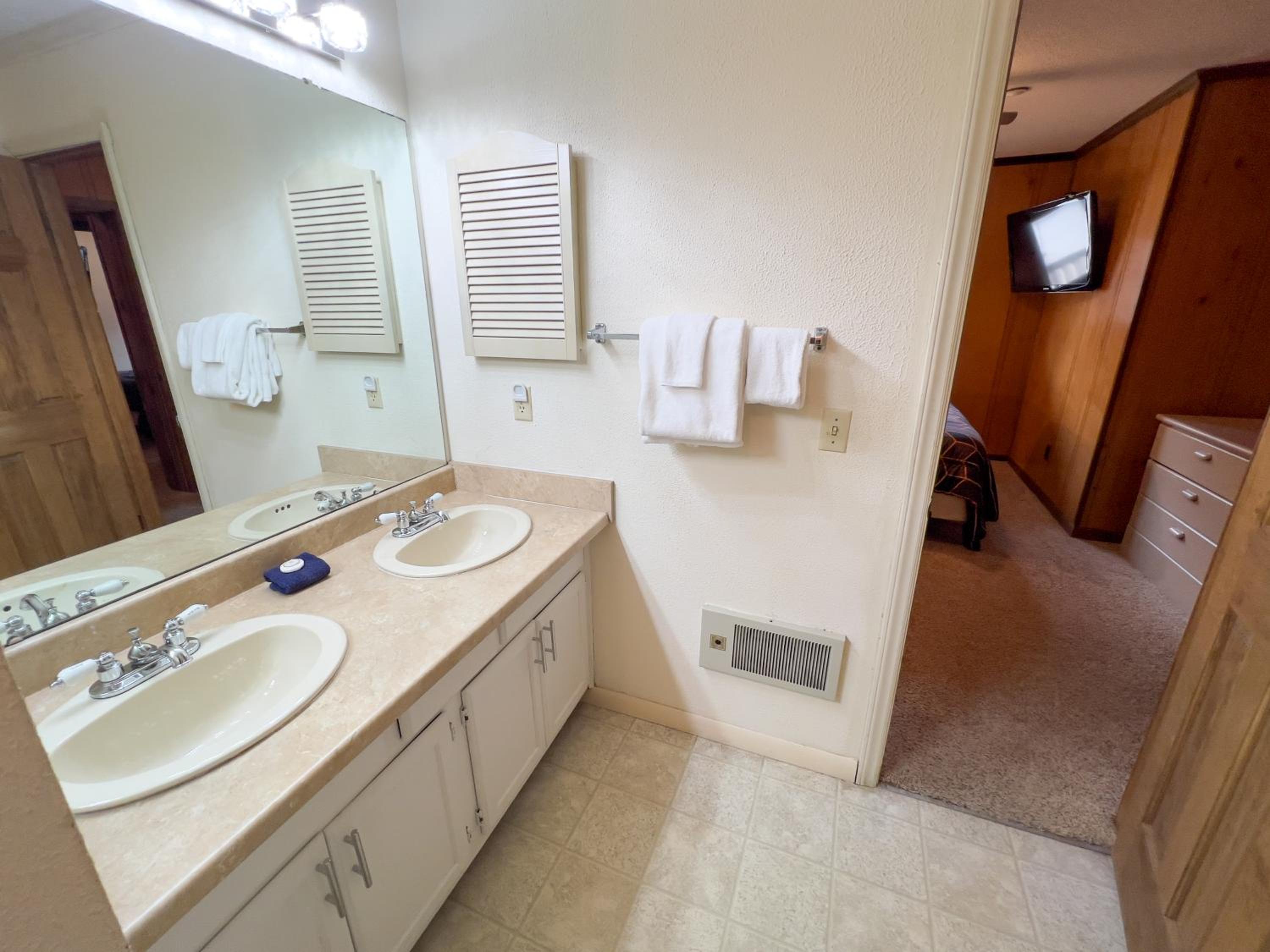 Summit 203D Mtn Views WiFi Parking Washer Dryer view 3