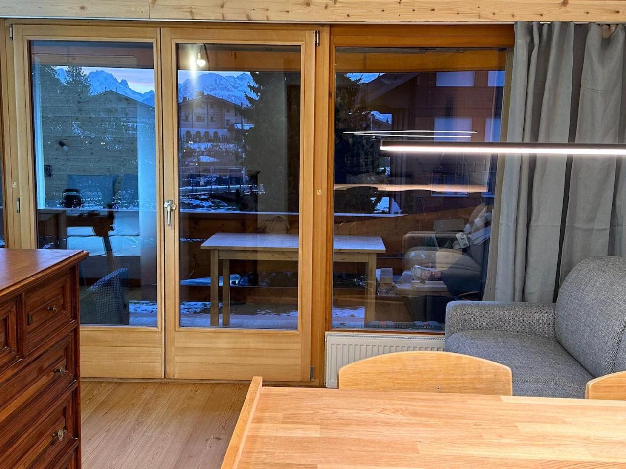 Central flat in Villars sur Ollon, Amethyste, for 4, with two double beds, balcony and 75m to ski-train