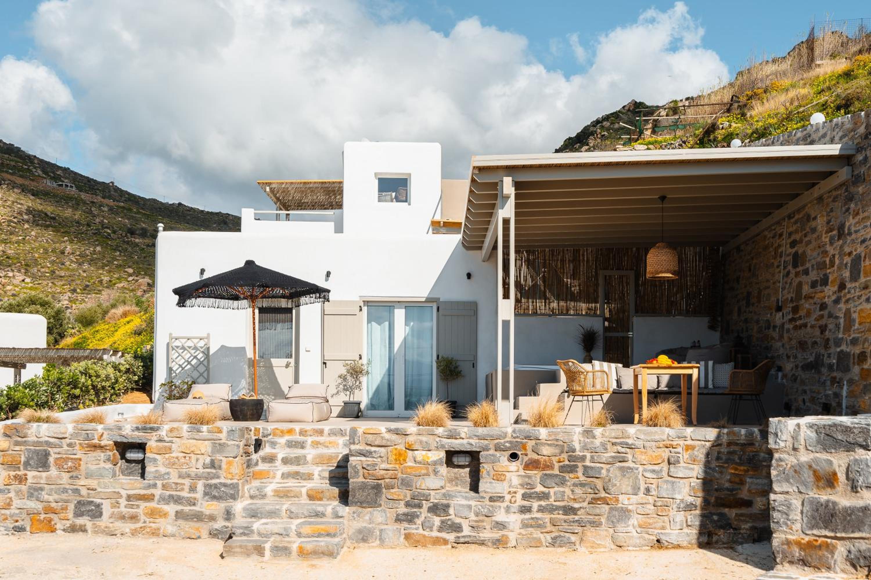 Hotel Pleiades Villas Naxos - Image 1