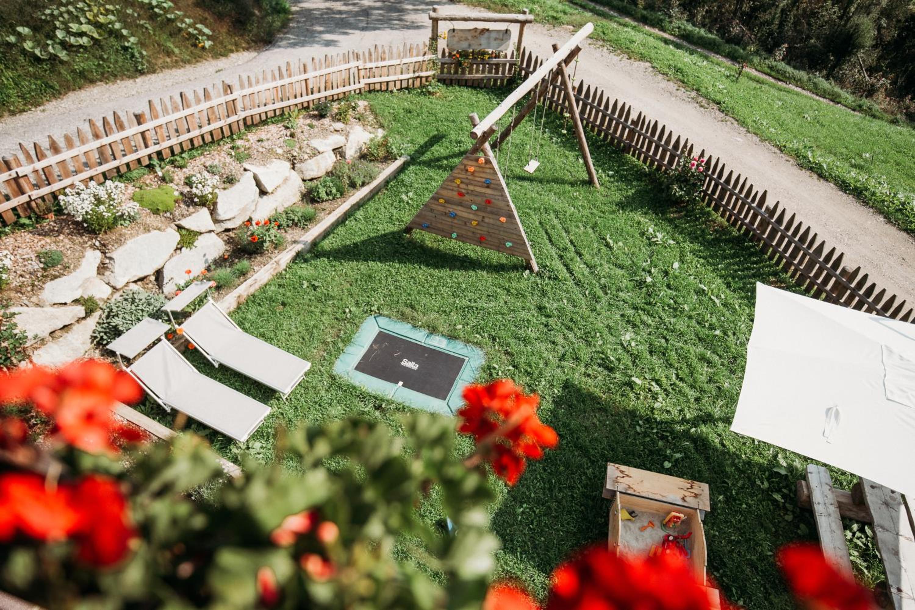 Großkarnaiderhof Ferienwohnungen-Bauernhof-Dolomiten-Natur Pur